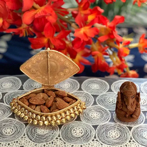 Leaf Shape Decorative Basket