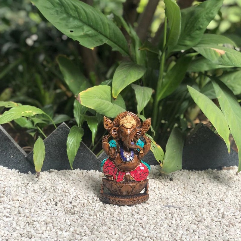 Wooden Ganesh on Kamal with Green Stone = 5"